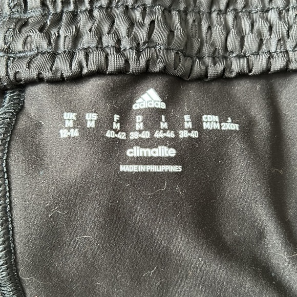 Adidas running shorts size M - Picture 3 of 3